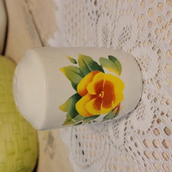 Pansy shaker - Picture 1 of 2